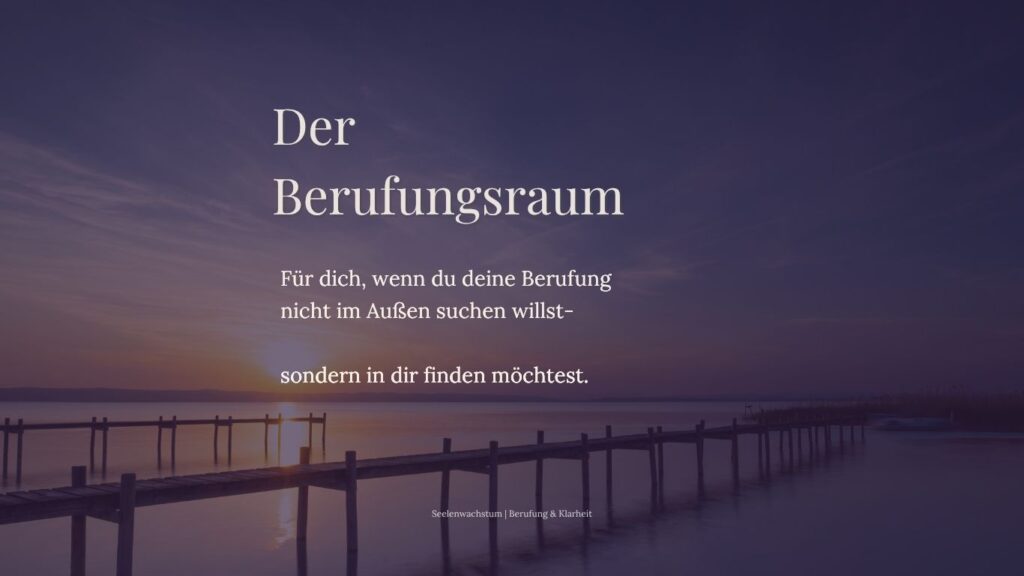 Frau am See bei Sonnenuntergang - Symbol für Berufung finden und innere Klarheit